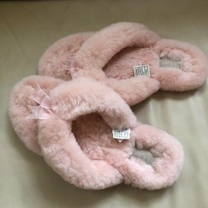 UGG SLIPPERS